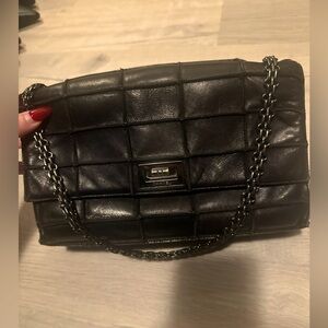 VINTAGE AUTHENTIC CHANEL MEDIUM LAMB SKIN SHOULDER BAG